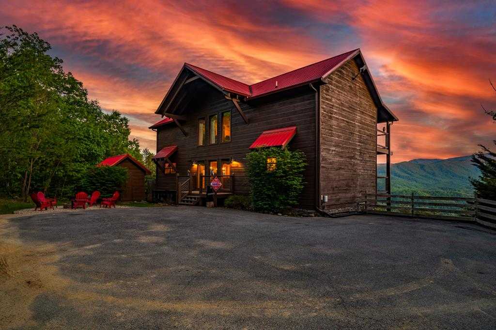 Sevierville, TN 5Bedroom Log Cabin Airbnb Investment Opportunity
